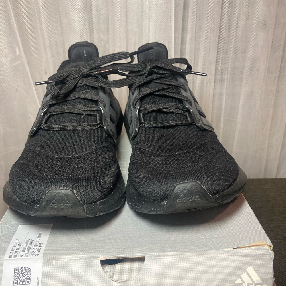 Adidas Ultraboost 22 running shoes